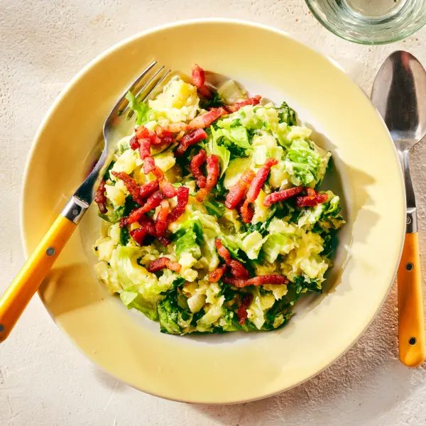 Stamppot rauwe andijvie met spekjes