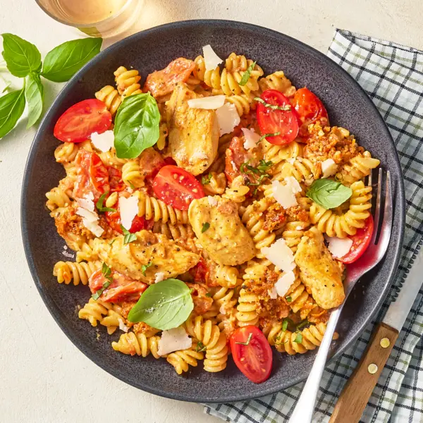 Pasta met kip en rode pesto