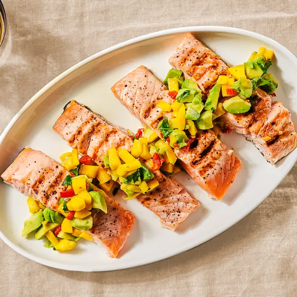 Zalm met mango-avocadosalsa
