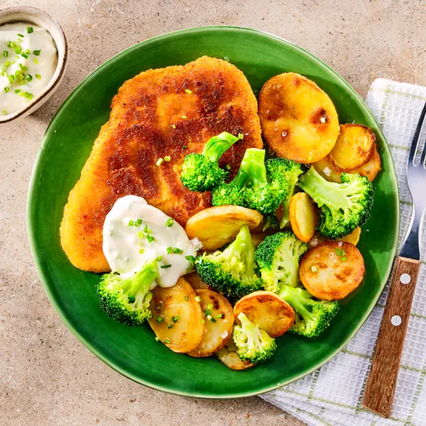 Kipgehaktschnitzel met broccoli en aardappeltjes
