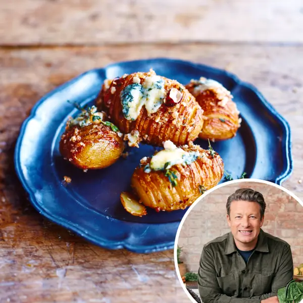 Hasselbacks met blauwe kaas en hazelnoot