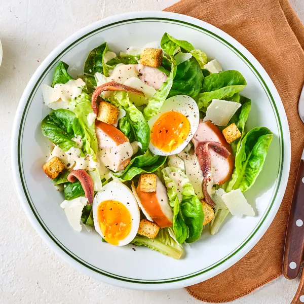 Caesarsalade met gerookte kip