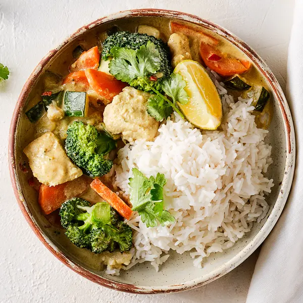Groene viscurry met limoen en rode peper