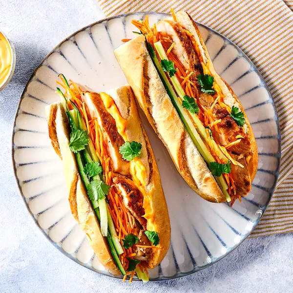 Banh mi met kip