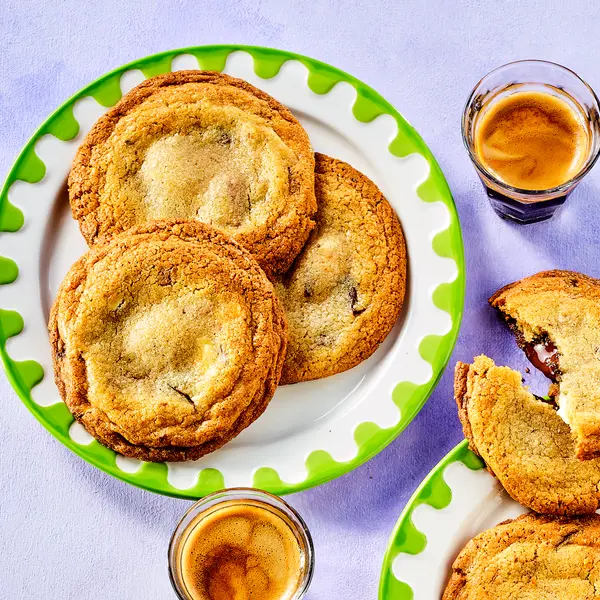 Gesmolten paasei chocolate chip cookies