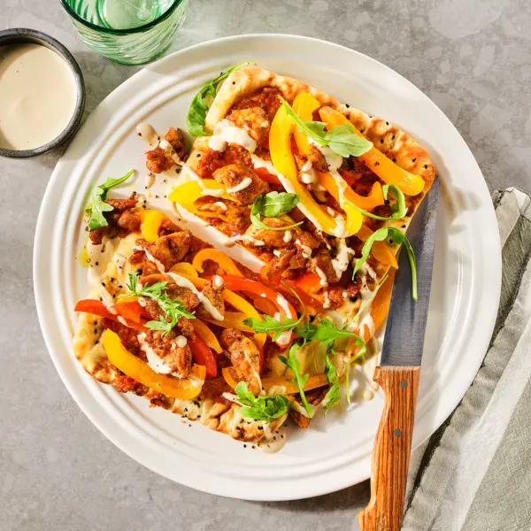 Flatbreads met shoarma en paprikaspread en tahin