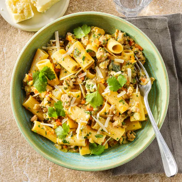 Rigatoni met venkelragù bianco en pecorino