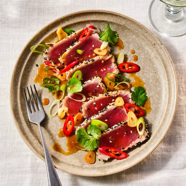 Tonijn tataki met ponzu-dressing