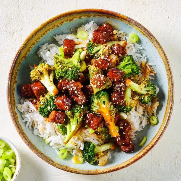 Tempeh wok met broccoli