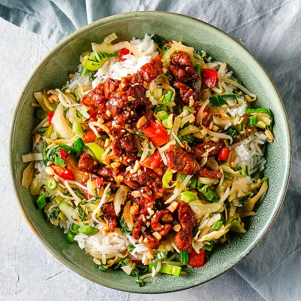 Sticky speklapjes met hoisin en pinda