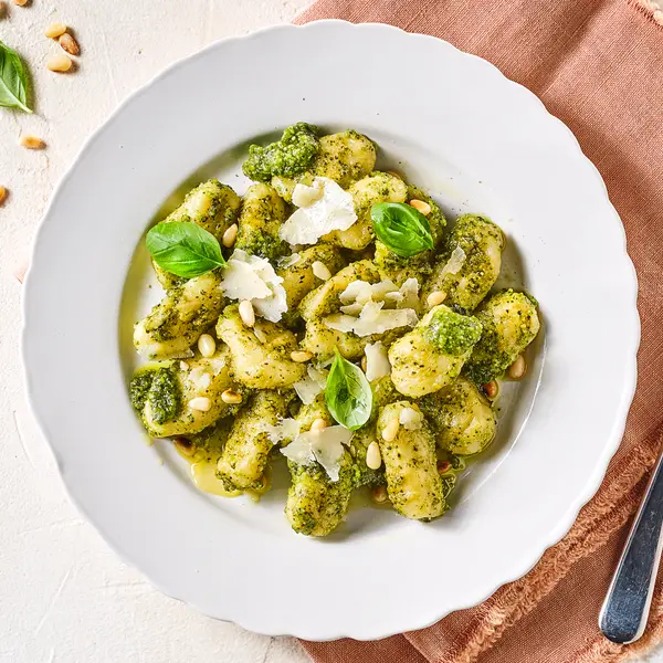 Verse gnocchi met pesto