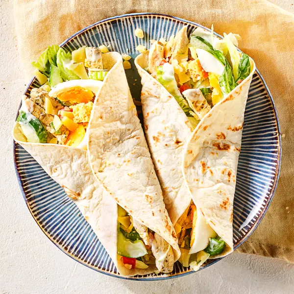 Snelle caesar-kipwraps