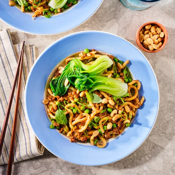 Udon in zwarte bonensaus