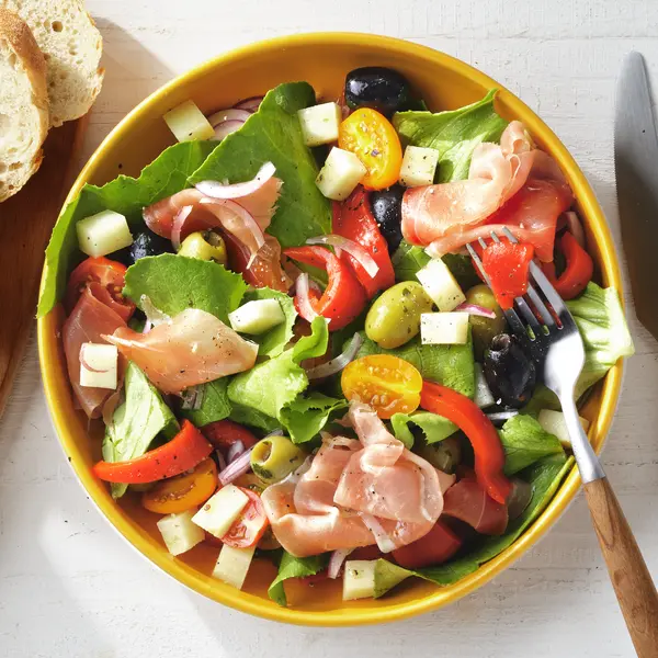 Tapassalade met serranoham & manchego