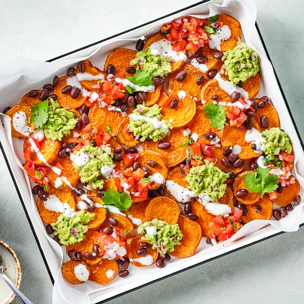 Zoete aardappelschotel met Mexicaanse salsa