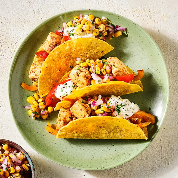 Crispy taco's met kip en maïssalsa