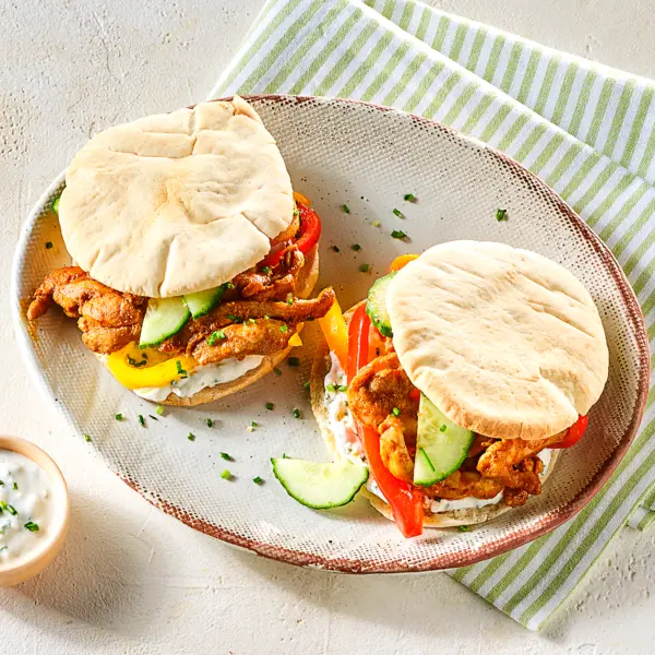 Pita kipshoarma met fetaspread
