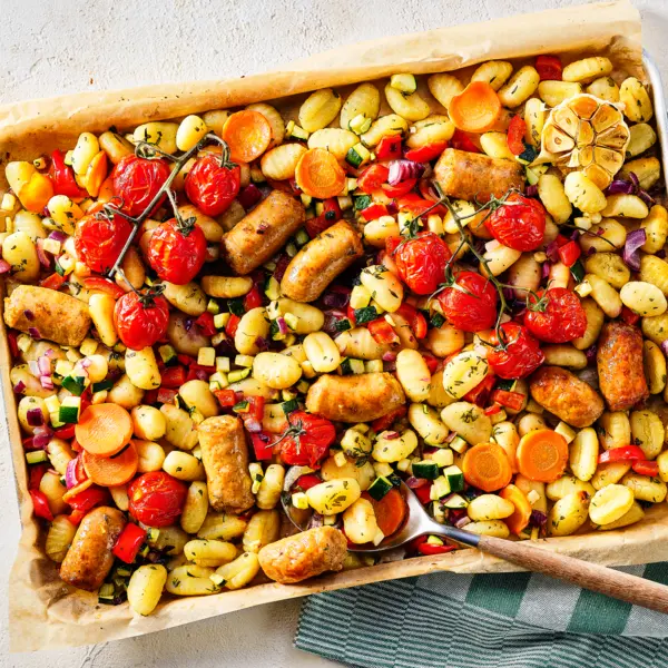 Gnocchi-traybake met braadworst