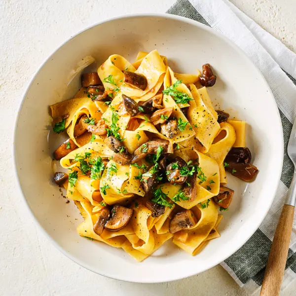 Pappardelle met paddenstoelen ragù