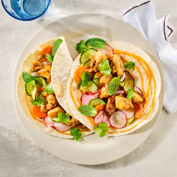 Bánh mì stijl wrap met kip en ingelegde groenten