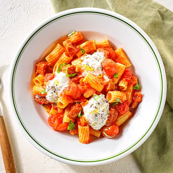 Rigatoni met chorizo en burrata