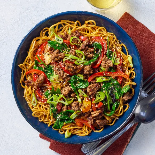 Noedels met gehakt, paprika en spinazie