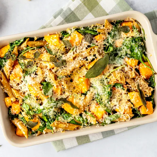 Pasta-ovenschotel met pompoen en spinazie