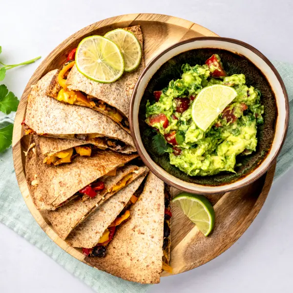 Volkoren quesadilla’s met tomaat-avocadosalsa