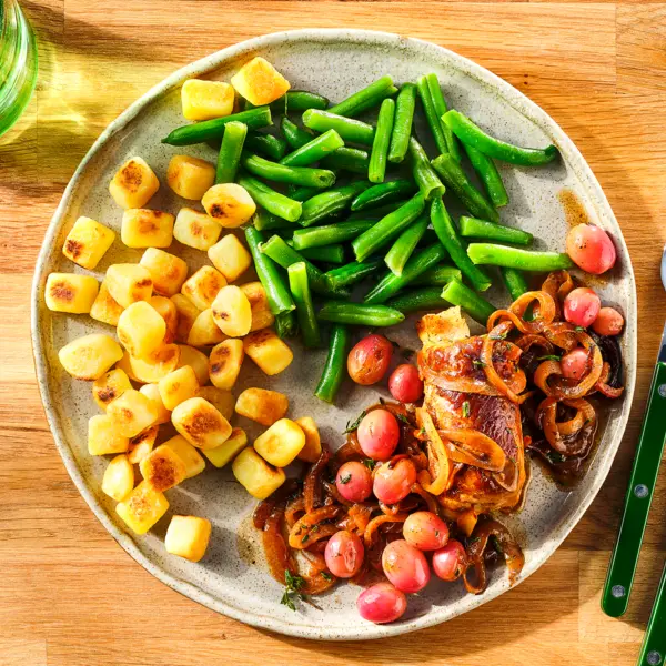 Slavinken met druiven-tijmjus en krieltjes