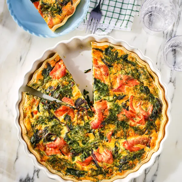 Zalmquiche met spinazie en dille