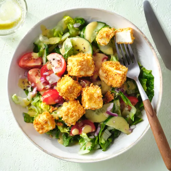 Salade met cornflakes-feta met honing-mosterddressing