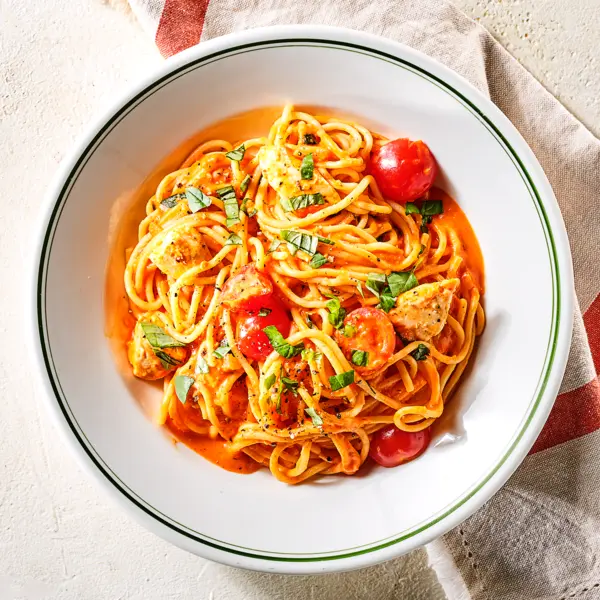 Spaghetti met kip in romige tomatensaus