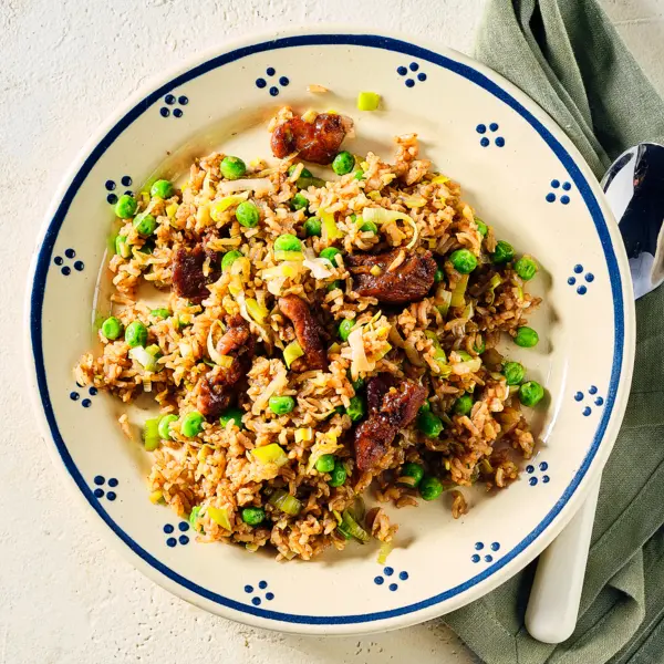 Volkoren nasi met kip Surinaamse stijl