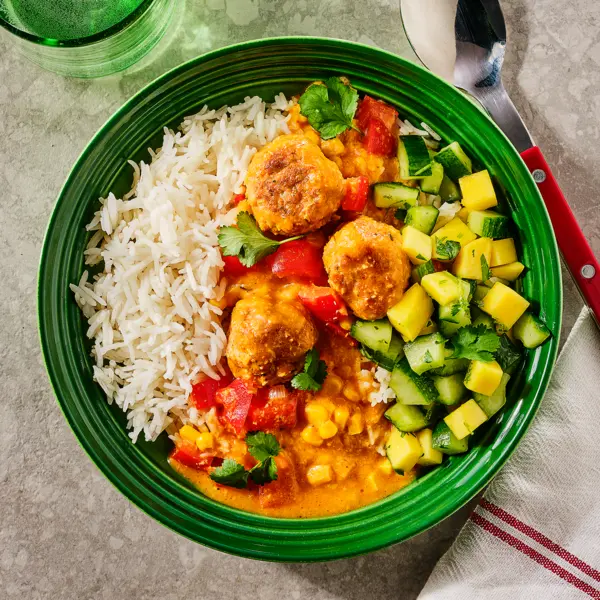 Kip-kormaballetjes met mangosalsa