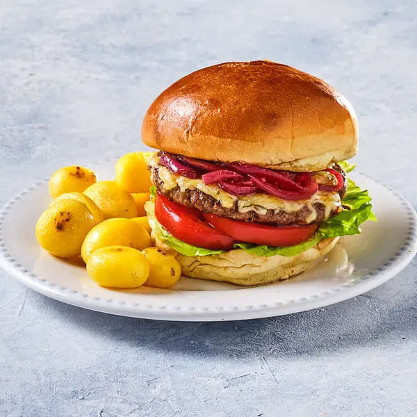 Cheeseburgers met gekaramelliseerde rode ui