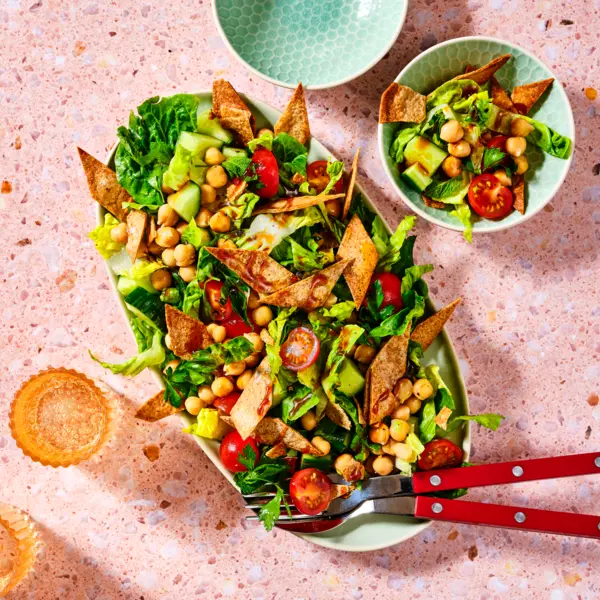 Fattoush-salade met kikkererwten en granaatappel melasse