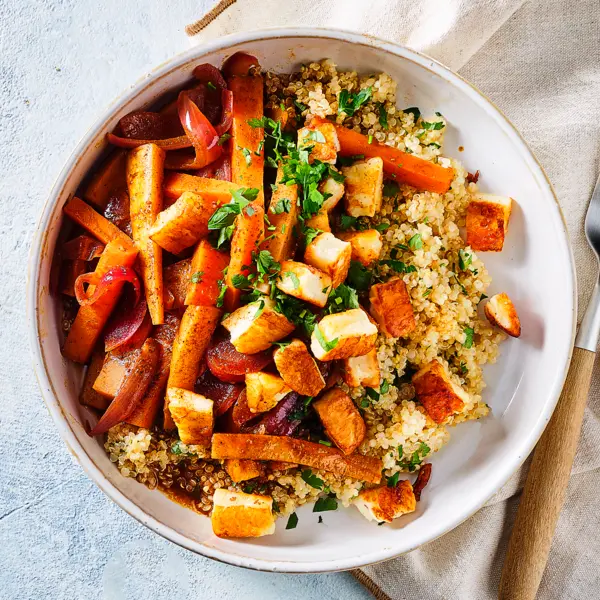 Quinoa met herfstgroenten en halloumi