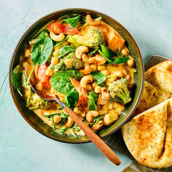 Groentecurry met cashewnoten en naan
