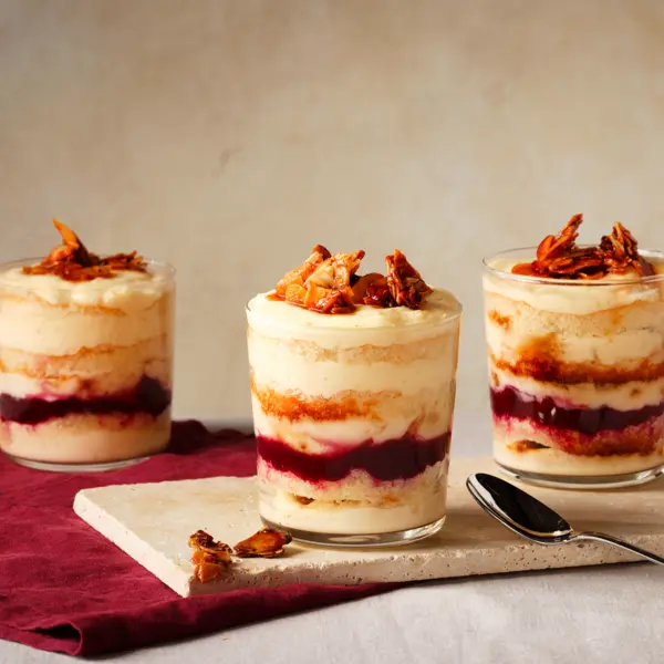 Trifle met vanilleroom en amandeltopping