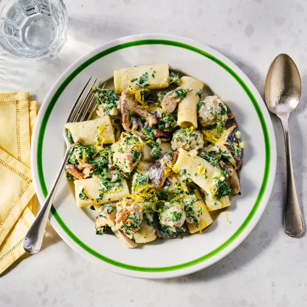 Romige rigatoni met boerenkool en worst