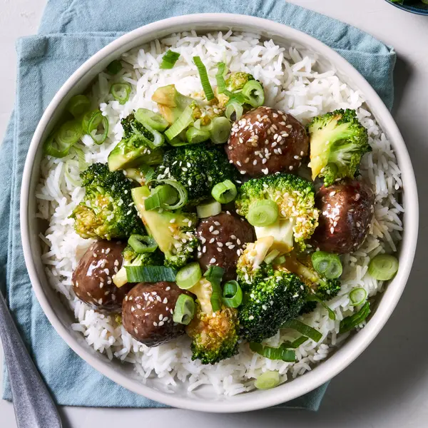 Teriyaki-gehaktballetjes met broccoli en rijst