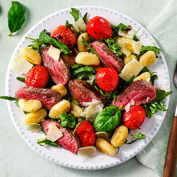Steak tagliata met krokante gnocchi