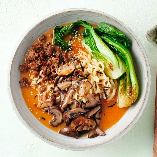 Snelle spicy kokosramen