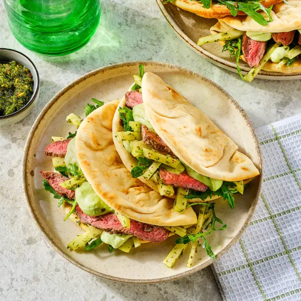 Flatbread met rosbief, chimichurri en koolrabisla