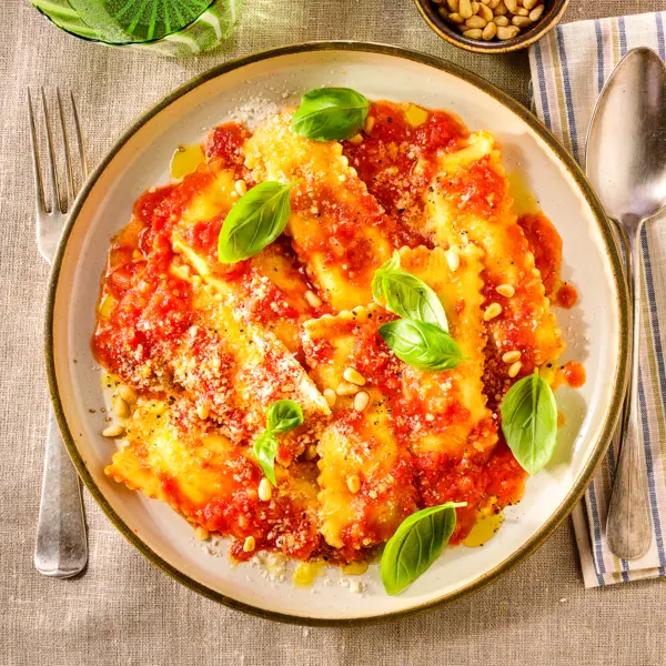 Caprese-ravioli in snelle verse tomatensaus