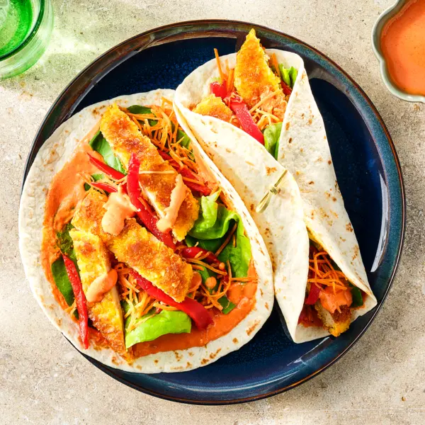 Crispy kipwraps met romige paprikasaus