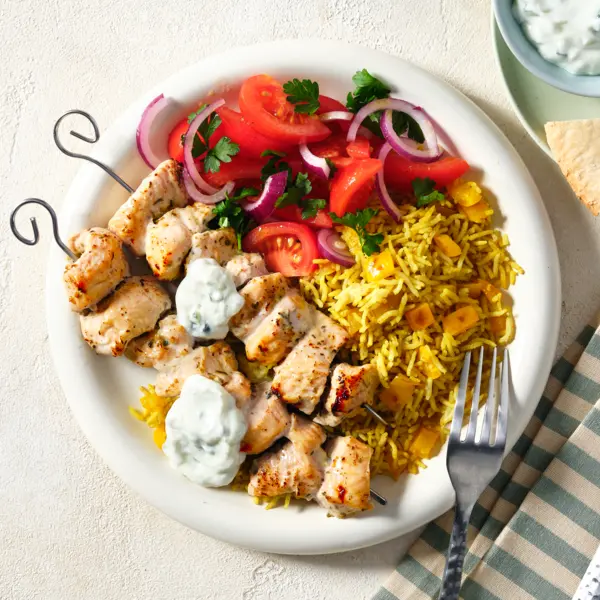Kipspiesjes met tzatziki en pitabrood