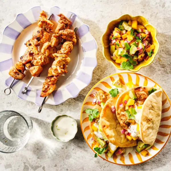 Flatbreads met cajun-kip en mangosalsa