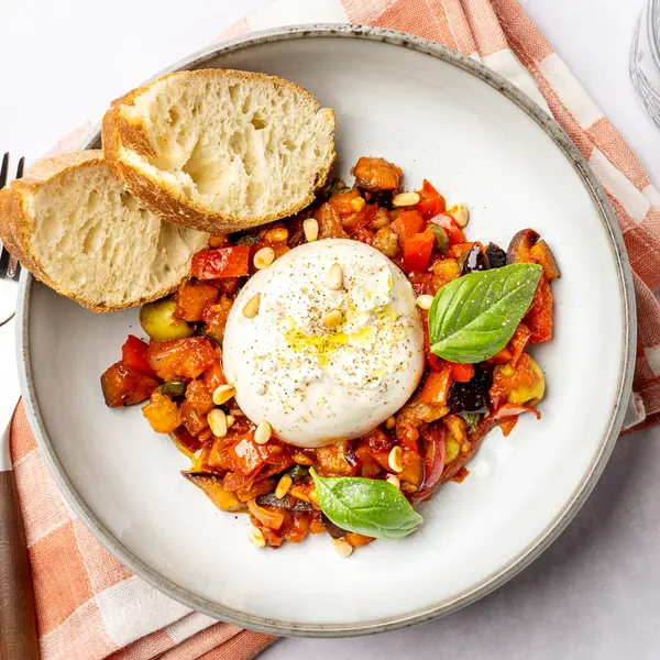 Caponata met burrata
