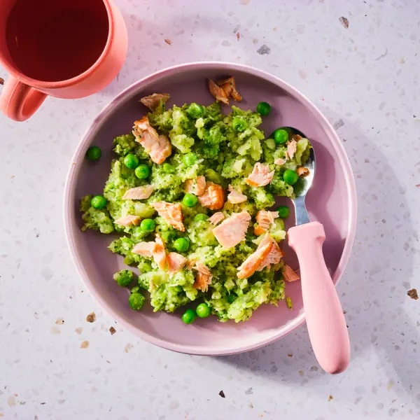 Broccoli-erwtenstamppot met zalm​ en zuivelspread